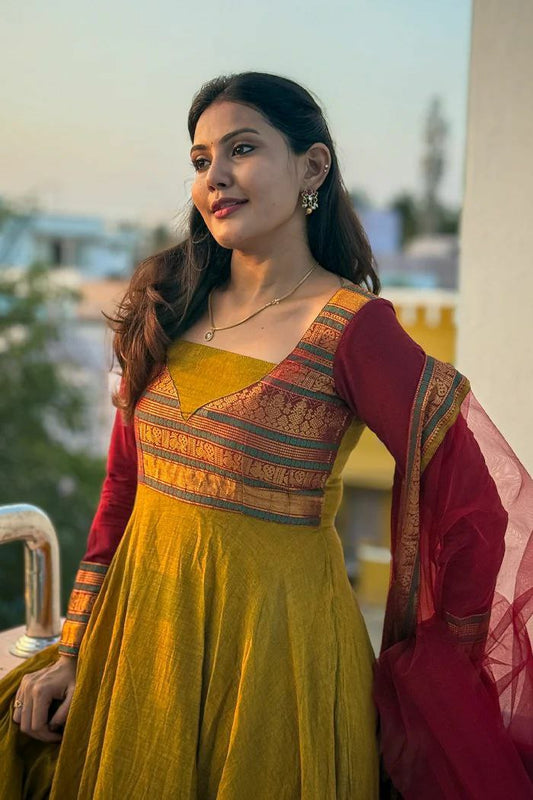 This top made from vichitra silk fabric with Jacquard weaving zari border And soft net Duppatta with lace border