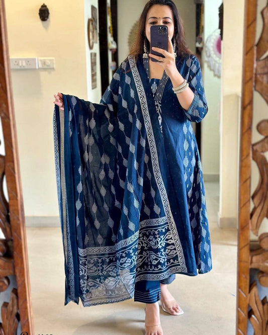 Featuring beautiful Heavy Suit Set