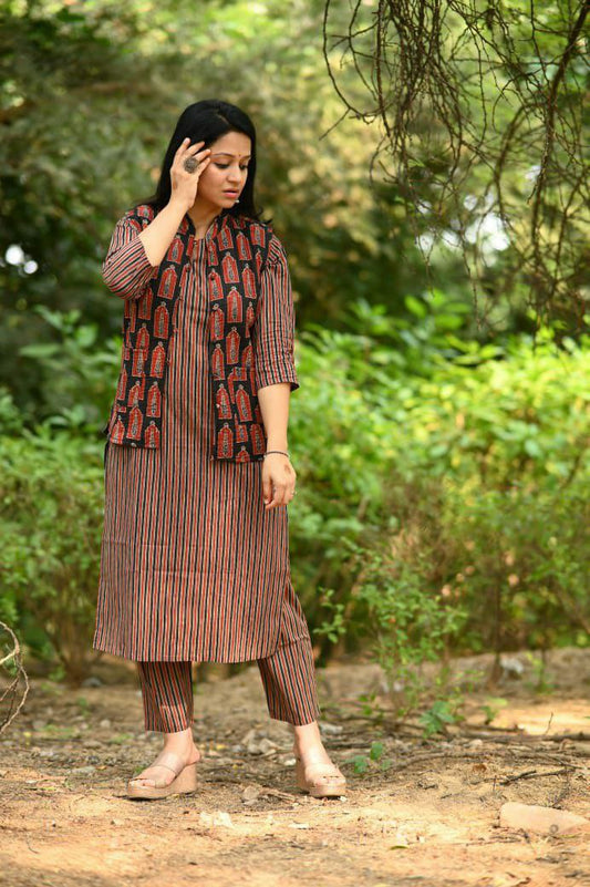 Featuring beautiful Heavy Suit Set