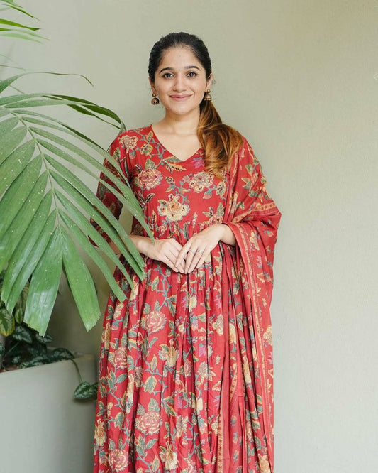 Featuring beautiful Heavy Suit Set