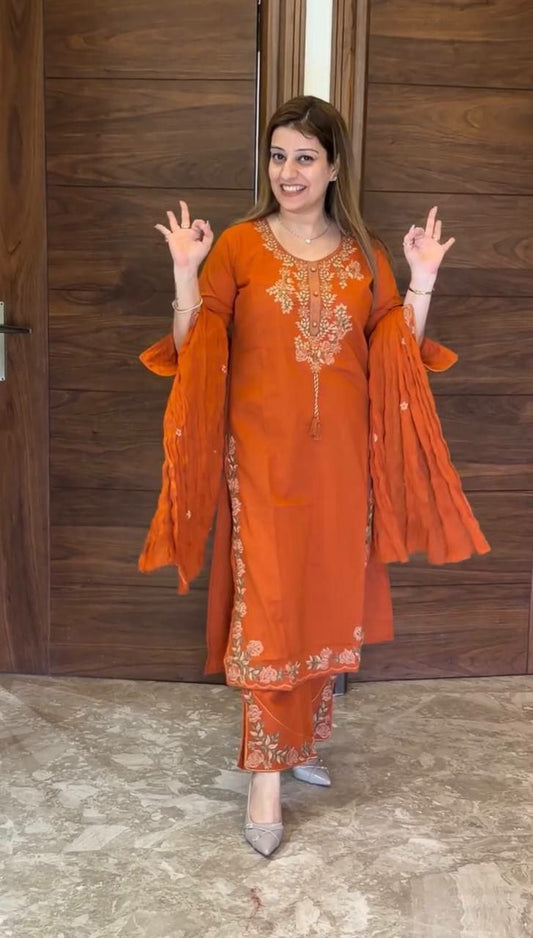 Pent And Kurti