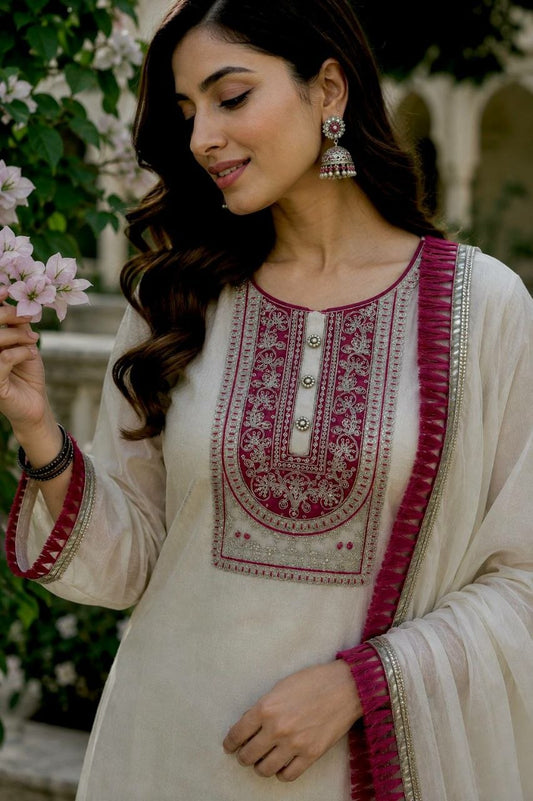 Pent And Kurti