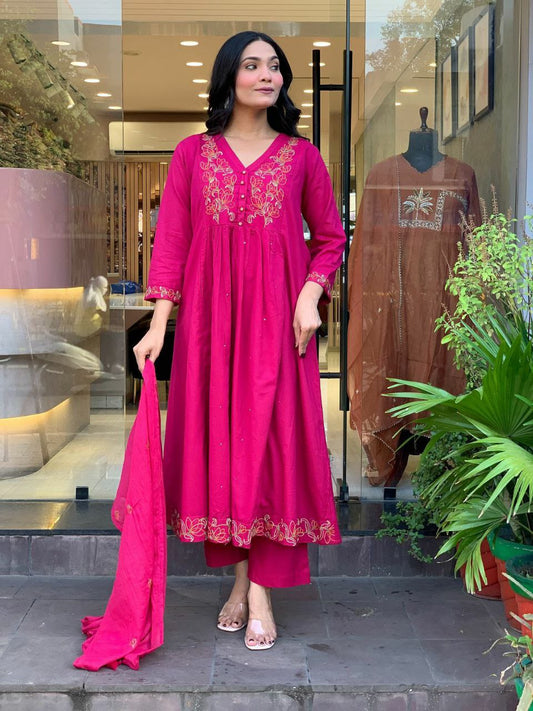 This Pair made Chanderi silk With Attractive Goergeous Embroidered Work And chanderi Duptta