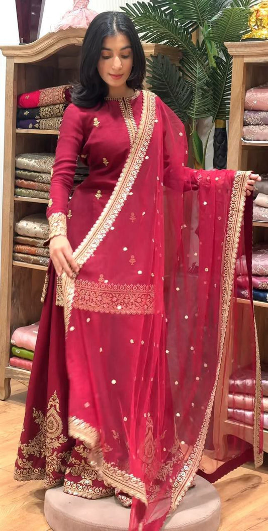 Heavy Natural Crep Silk Heavy Embroidery Sequence Work With thread work.