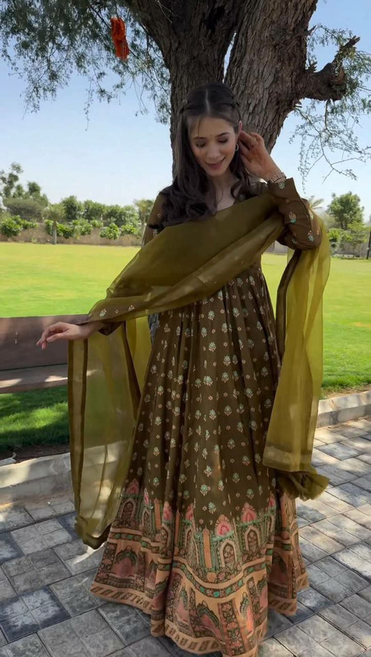 Georgette with Inner and Thred work and Dupatto on also Organza silk febric with thred work lace Suit