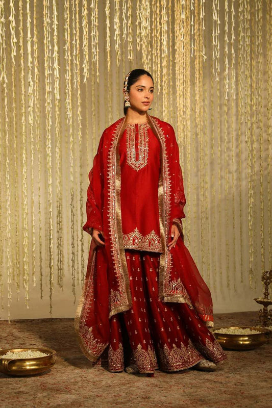 HAVY CHINON SILK WITH EMBRODARY WORK AND MICRO COTAN AND ELASTIC & FOUR SAID LACE WORK TOP & BOTTAM DRESS