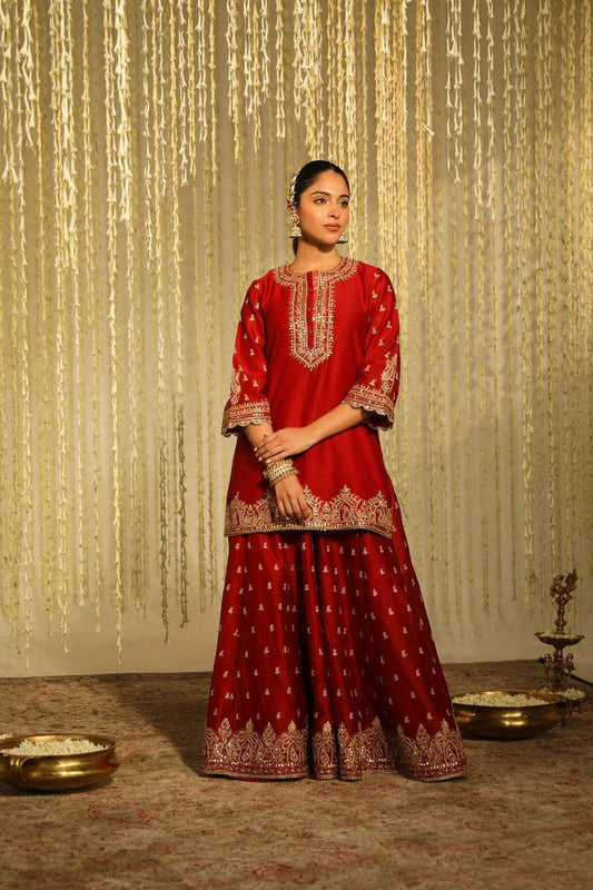 HAVY CHINON SILK WITH EMBRODARY WORK AND MICRO COTAN AND ELASTIC & FOUR SAID LACE WORK TOP & BOTTAM DRESS