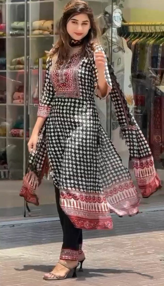 Krti Suit Set&nbsp; seems to be a party wear outfit made from maslin&nbsp; fabric with Maslin&nbsp; Duptta.(3-Puair)