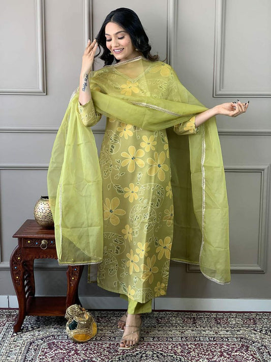 FULL NECK MIRROR WORK AND FULL SIDE DUPPTA MIRROR WORK KURTI