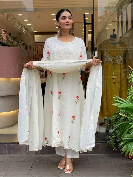 This Pair made Chanderi silk With Attractive Goergeous Embroidered Work And chanderi Duptta