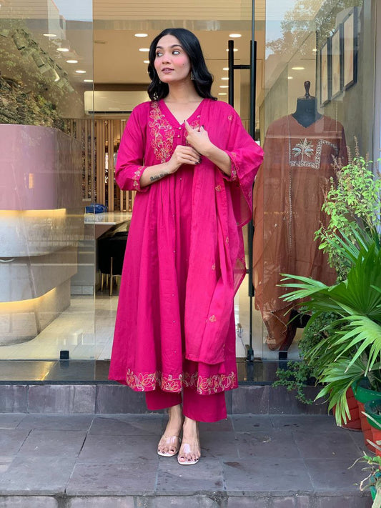 This Pair made Chanderi silk With Attractive Goergeous Embroidered Work And chanderi Duptta