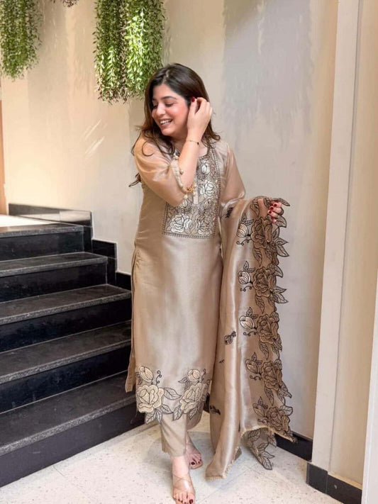 Elegant Blush Pink Embroidered Kurti with Straight Pants - Luxury Ethnic Party Wear - Traditional Salwar Kameez with Intricate Black Threadwork for Festivals