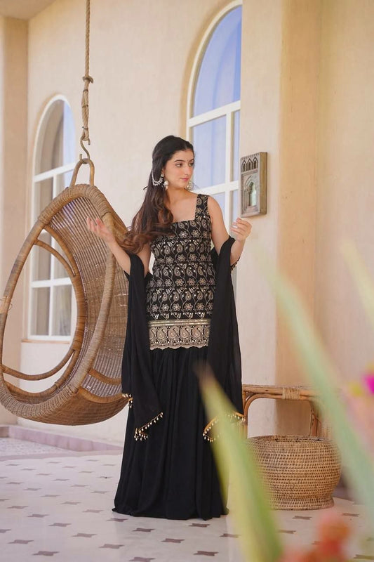 Sarara And Kurti