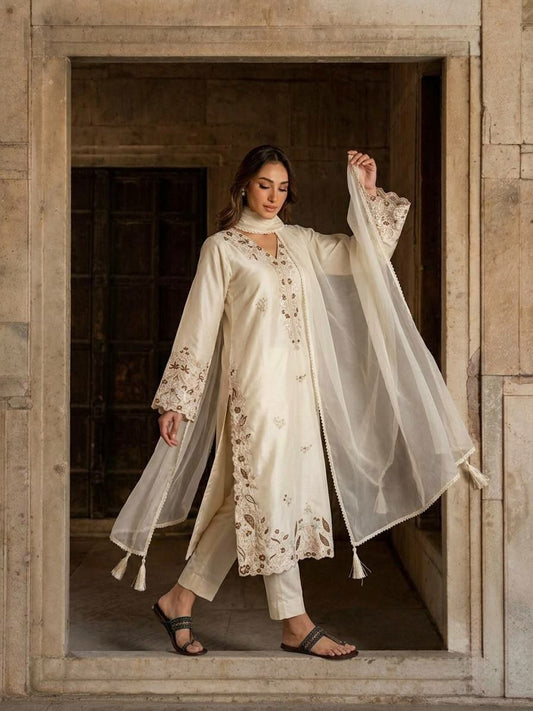 Pent And Kurti