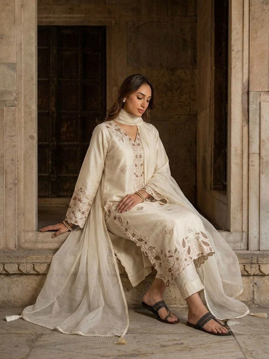 Pent And Kurti