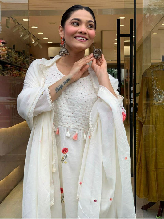 This Pair made Chanderi silk With Attractive Goergeous Embroidered Work And chanderi Duptta