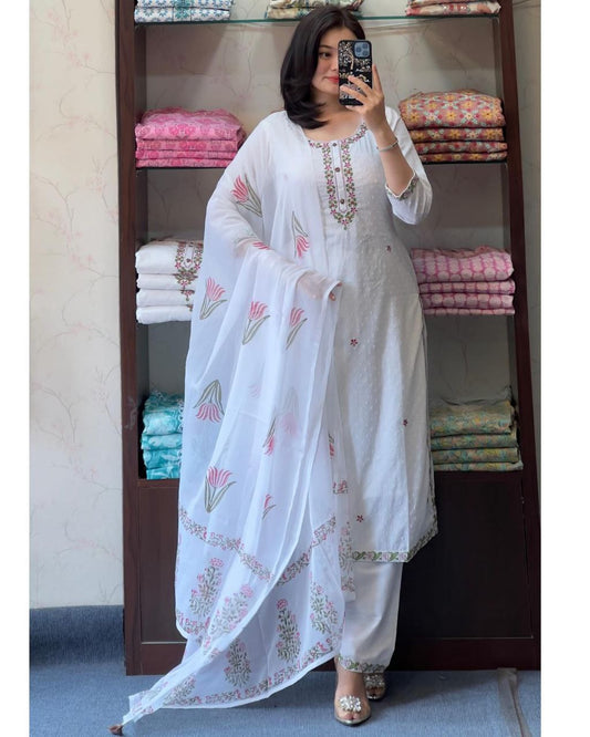 HEAVY GEORGETTE BUTTI WITH EMBROIDERY WORK