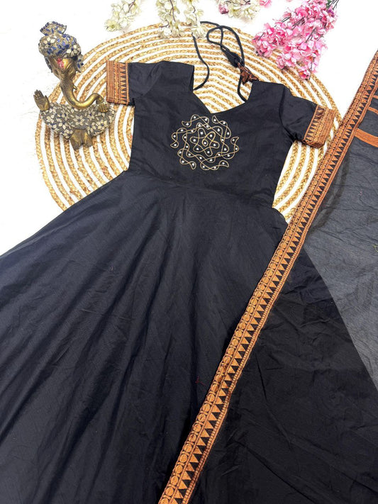 This top made from Pattu cotton fabric with Jacquard weaving zari border And Duppatta with lace border