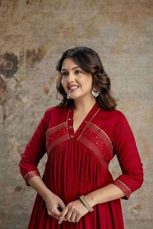 Featuring Beautiful Suit Sets in Pure Cotton 60 60 Suit Set Top pent with duppta with Fully Handwork Nack , it is beautifully decorated desgins prints and hand Buti Work  Nack