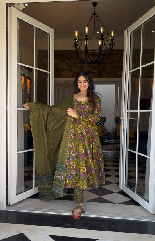 Heavy Cotton Silk Material With Digital Print ( Fully Sleeves ) Anarkali