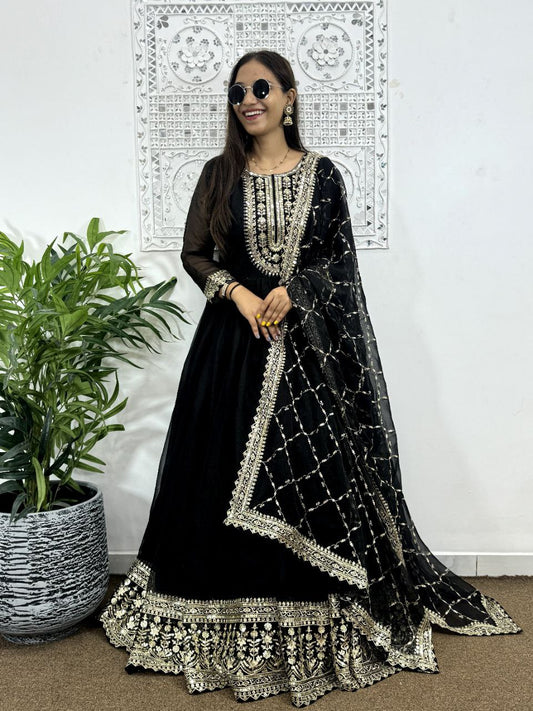 Heavy Blooming Shimmer Silk And Sleeve With Work Gown