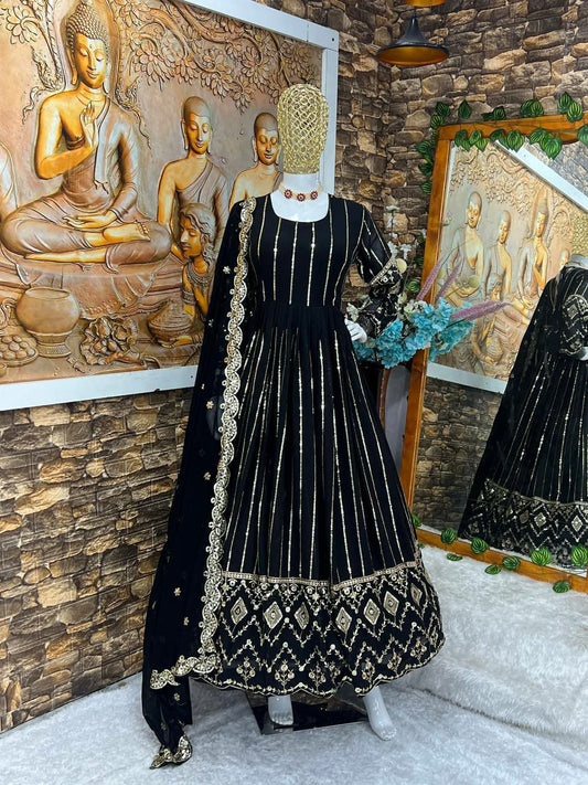ĐĚSIGNER PARTY WEAR LOOK GOWN WITH PANT AND EMBROIDERY WORK FOR WEDDING WEAR